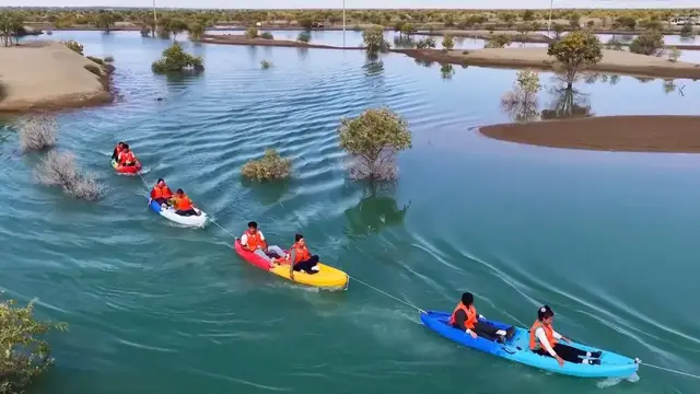 Video thumbnail for China: Northwest China's Hotan attracts visitors with splendid tourism events during Mid-Autumn Festival holiday.