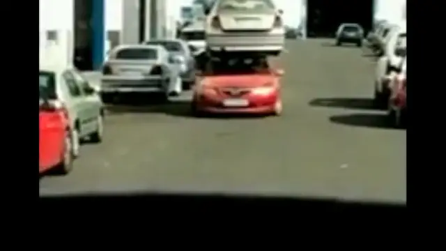 Video thumbnail for Auto mit Auto auf dem Dach