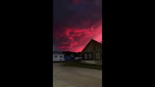 Video thumbnail for Russia: Dramatic Red Sky Over Syrostan.
