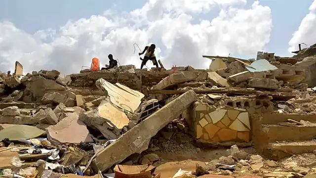 Video thumbnail for Ivory Coast police arrest man over murky Abidjan homes demolition