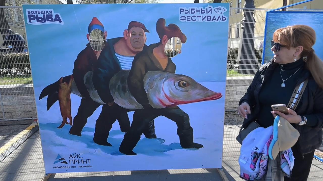 Video thumbnail for Russia: Fish festival held in St. Petersburg.