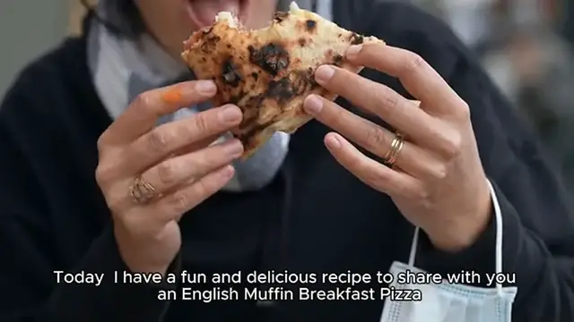 Video thumbnail for English Muffin Breakfast Pizza recipe