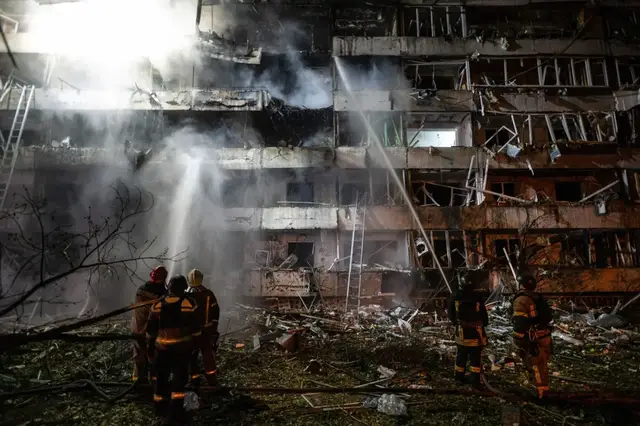 Video thumbnail for Kyiv hit by Russian ballistic missiles for second day with no warning