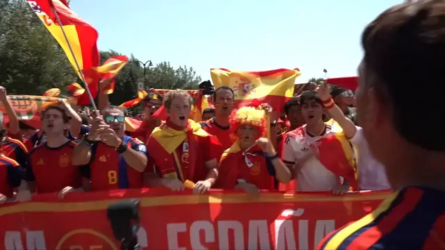 Video thumbnail for US: Spanish fans march to Dallas Stadium ahead of Portugal match.