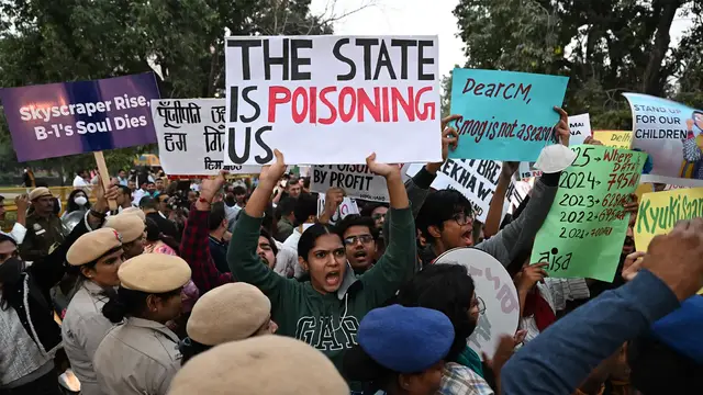 'Video thumbnail for Hundreds protest against air pollution in New Delhi'