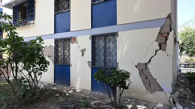 Video thumbnail for Venezuela: Caracas, Venezuela, was hit by two powerful earthquakes: Aftermath.