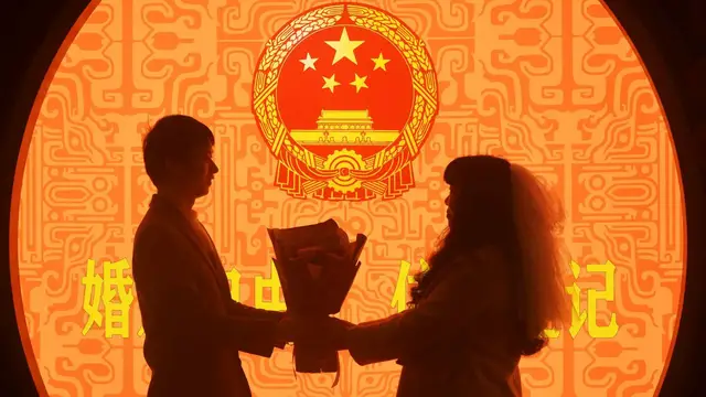 Video thumbnail for China sees marriage surge after easing rules to tackle population decline
