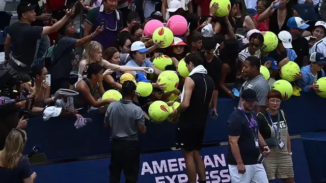 Video thumbnail for NY: Taylor Fritz Signs For Fans After Practice - 2026 US Open Tennis Championship.