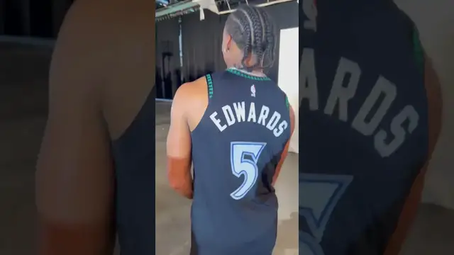 Video thumbnail for Anthony Edwards & Justin Jefferson Play 1-on-1 Basketball