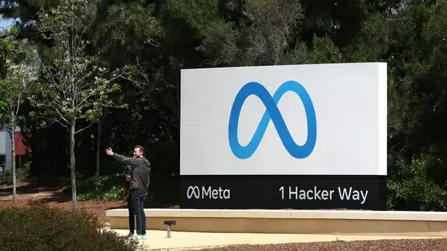 Video thumbnail for Meta Unveils Powerful Open A.I. Model Built to Run on Macs