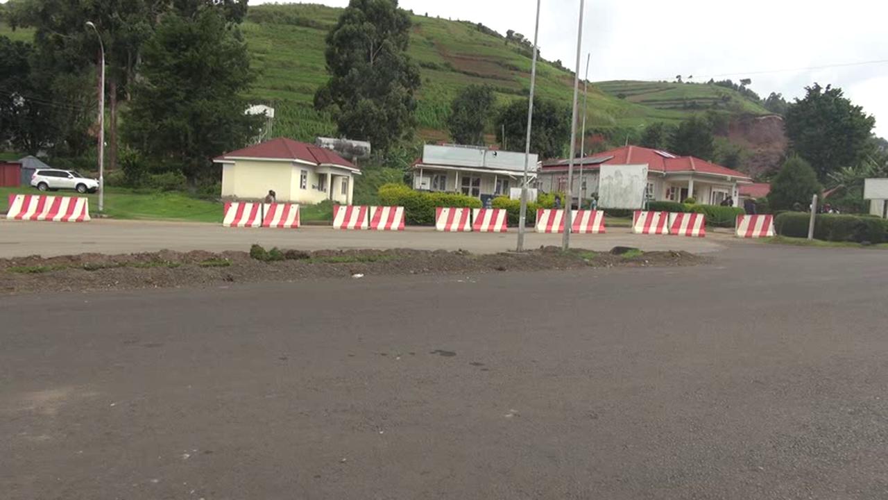 Video thumbnail for Uganda: EBOLA OUTBREAK UGANDA CLOSES ITS BORDER WITH DRC.