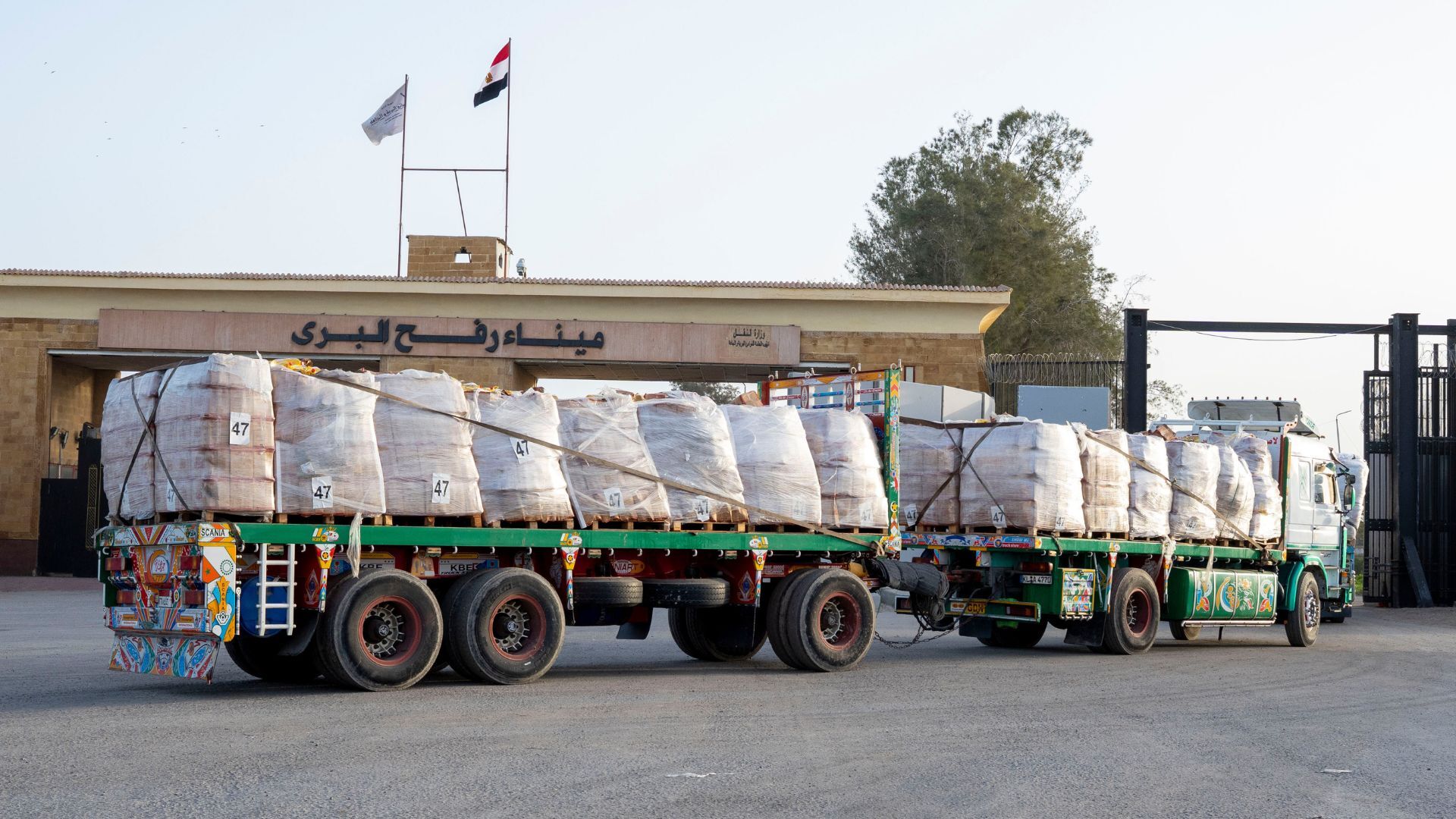 Video thumbnail for Israel restricts entry of aid into Gaza despite ceasefire deal, worsening humanitarian crisis