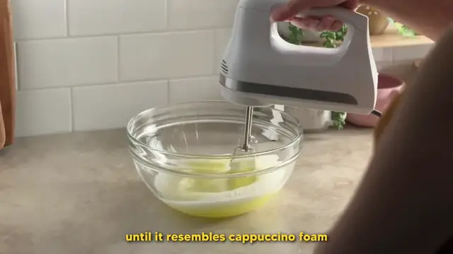 Video thumbnail for Peaches and Cream Cake 🍑 bake with me(720P_HD)