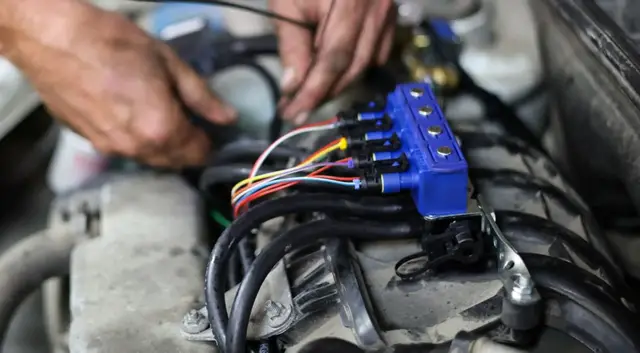 Video thumbnail for Russians turn to LPG conversions amid fuel shortages from Ukrainian strikes