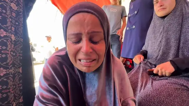 Video thumbnail for Family mourns body of 9-year-old Palestinian girl at Gaza hospital.