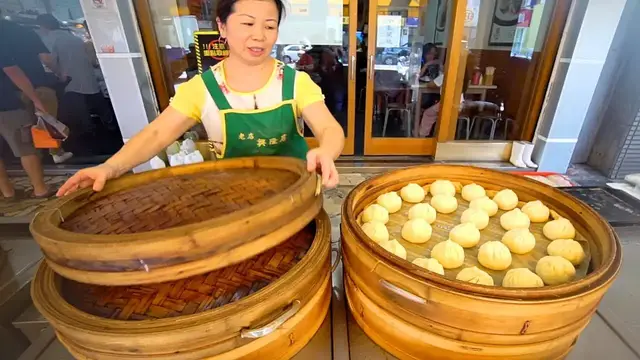 'Video thumbnail for TAIWANESE BREAKFAST STREET FOOD in Kaohsiung, Taiwan!! Guide to BEST Local Food in Taiwan 2019'