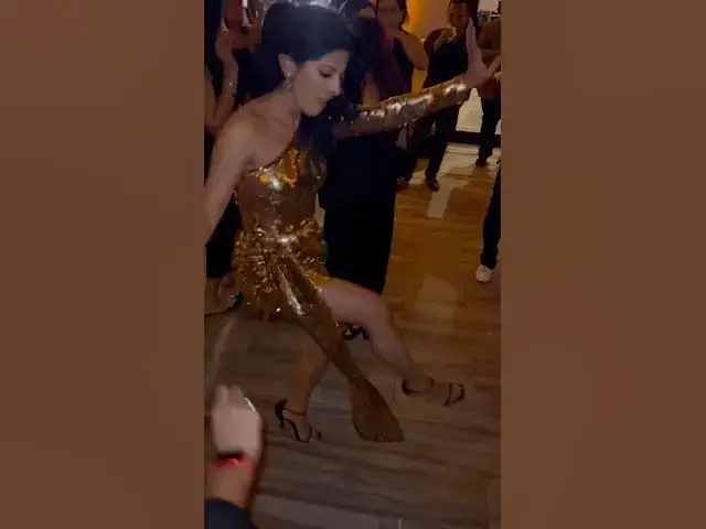 Video thumbnail for Bhangra Queen in high heals and Amazing Dhol player #dance #dhol #events #bhangralover