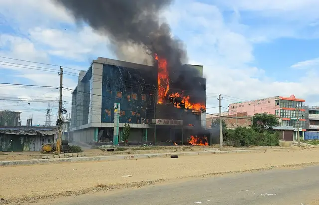 Video thumbnail for Communal violence between Hindus and Muslims grips southern Nepal