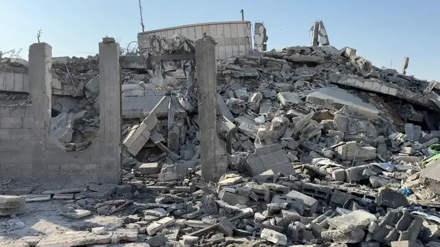 Video thumbnail for Strike Hits Gaza Family Home 14.