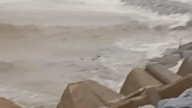Video thumbnail for Japan: Typhoon Dolphin Brings Rough Surf to Okinawa.