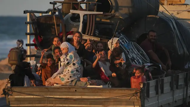 'Video thumbnail for Thousands head to northern Gaza: Palestinians return to ruined neighbourhoods'