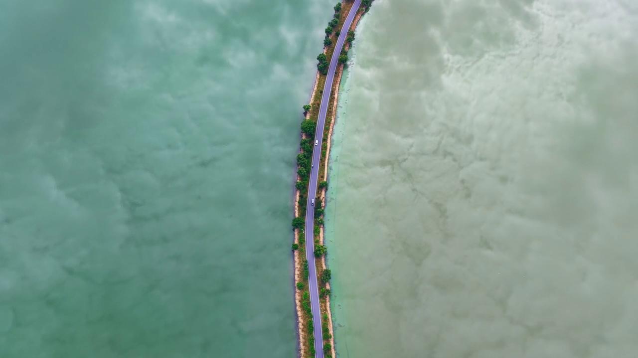 Video thumbnail for China: Surreal beauty of mirror-like Pingtian Lake in Chizhou.