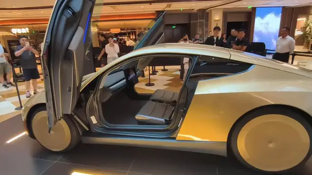 Video thumbnail for China: Tesla Cybercab.