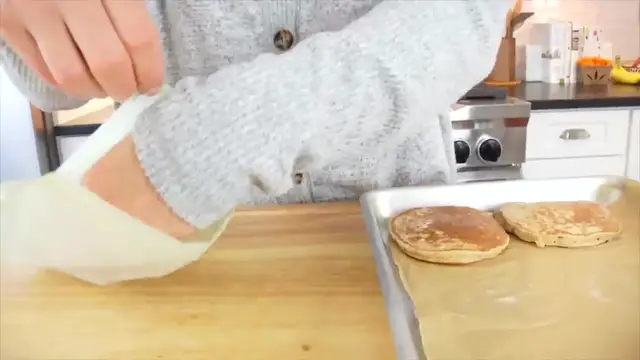 'Video thumbnail for BANANA OATMEAL PANCAKES ¦ easy + healthy breakfast meal prep (720p 30fps)'