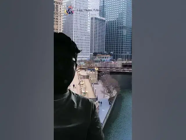 'Video thumbnail for travel christmas views drone travelvlog chitown illinois yotubeshorts windycity chicagoloop'
