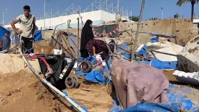 Video thumbnail for Israeli attacks on Gaza kill 3 Palestinians: sources.