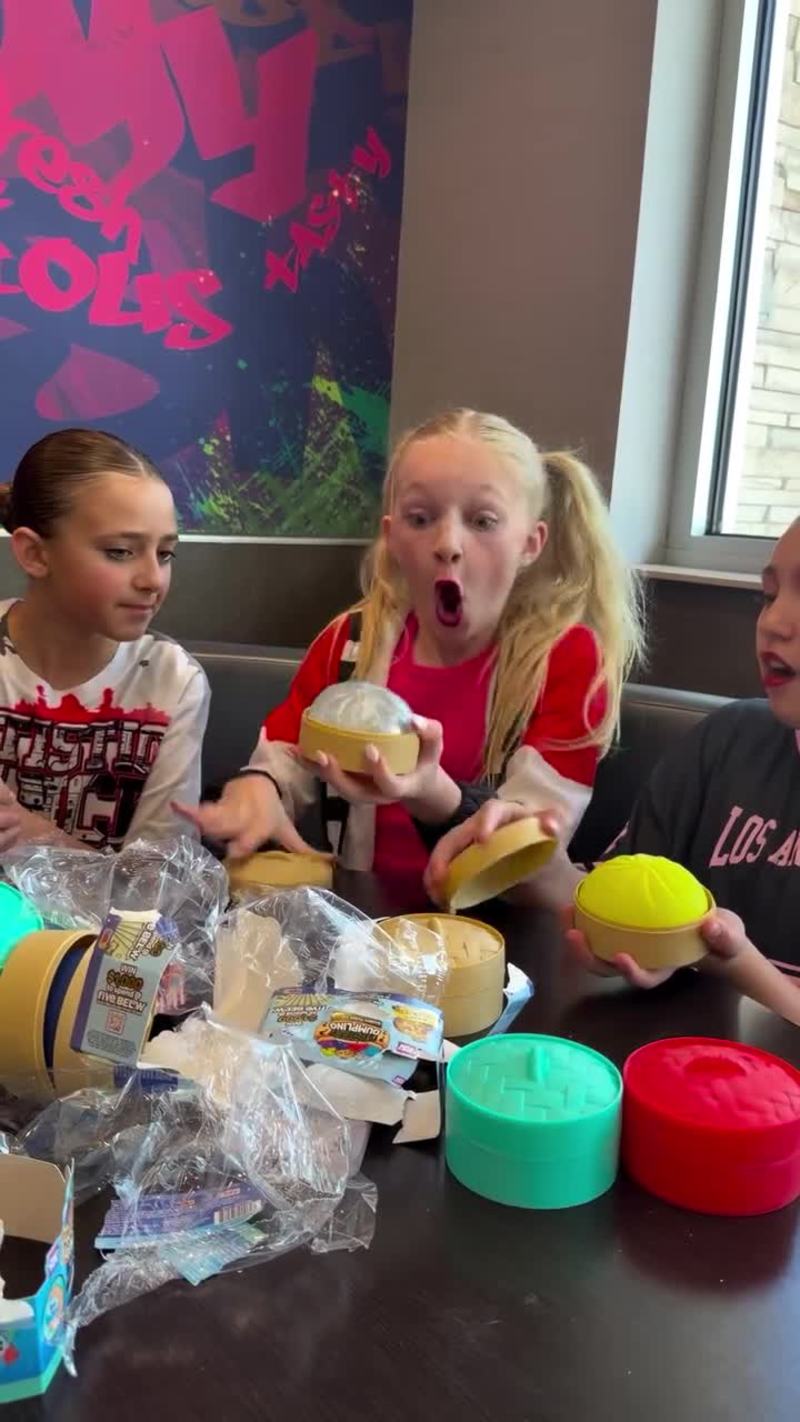 Video thumbnail for Lyla Finds Rare Glitter Dumpling Toy Surprise