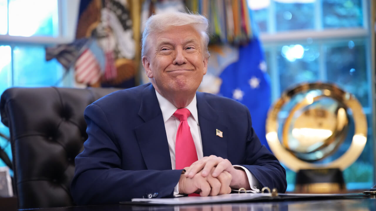 Video thumbnail for I spent 1 hour with Donald Trump - Behind the Scenes With The President