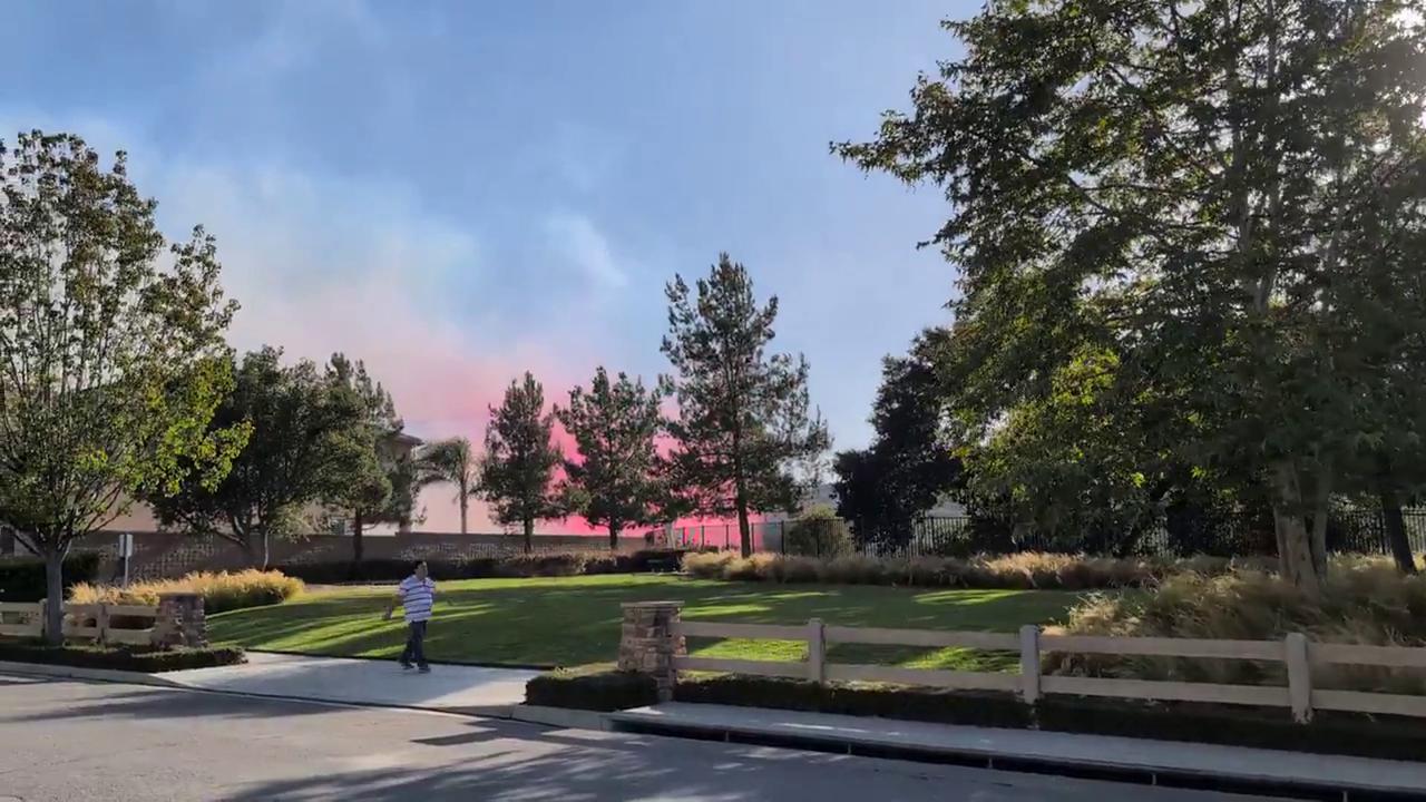 Video thumbnail for US: Evacuations Ordered as Sandy Fire Tears Through Simi Valley, California 3.