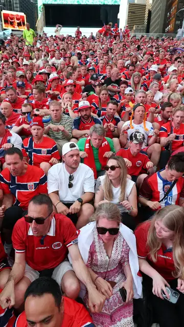 Video thumbnail for Norway fans fill New York’s Times Square for ‘Viking row’