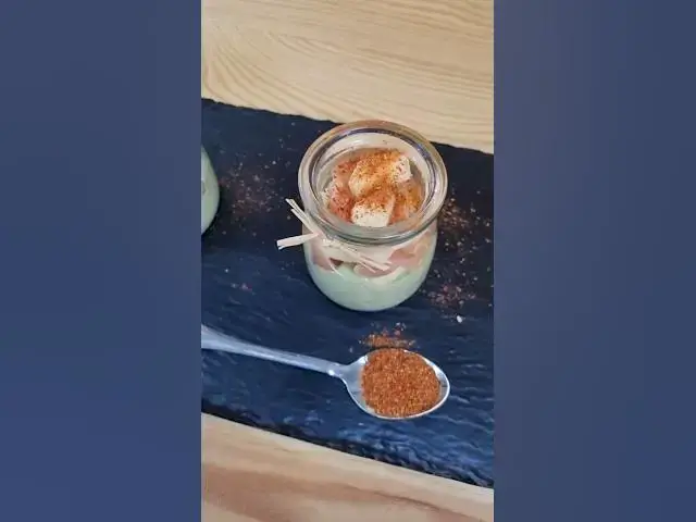 'Video thumbnail for 🥑Verrines de mousse d'avocat , pommes et saumon fumé'