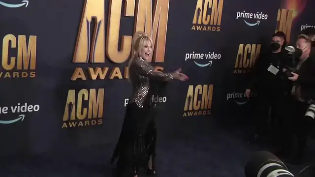 Video thumbnail for UNCAPTIONED: Dolly Parton's sister shares emotional tribute after her death.