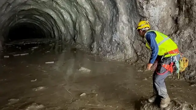 Video thumbnail for Search continues for tunnel workers in Nepal floods
