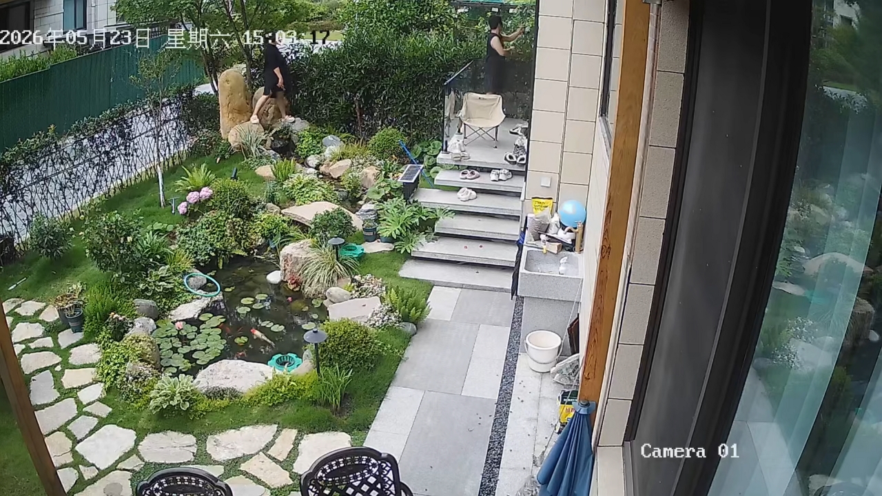 Video thumbnail for Woman Faces Two Backyard Blunders in Seconds