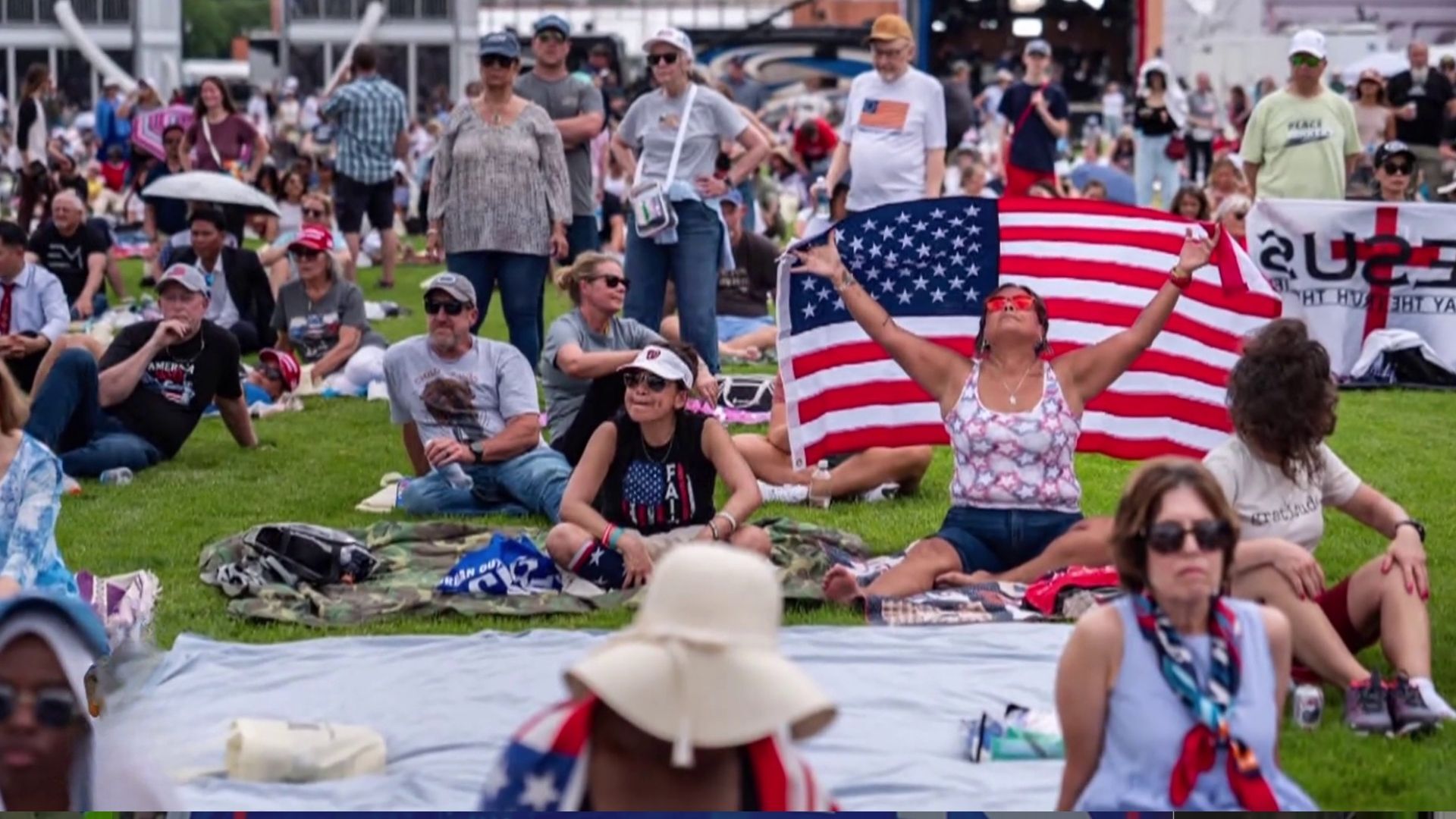 Video thumbnail for Thousands gather at National Mall for “Rededicate 250” as US debates faith and identity