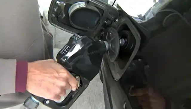 Video thumbnail for Gas prices tick up as President Trump announces he’s reinstating blockade in Strait of Hormuz