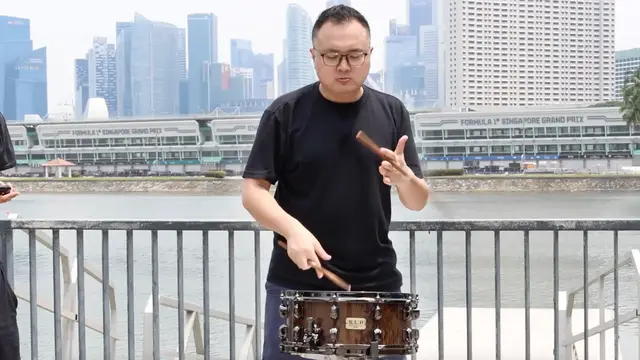 Video thumbnail for Most spin-and-strike drumbeats in one minute - 233 by Chow Kiat Er