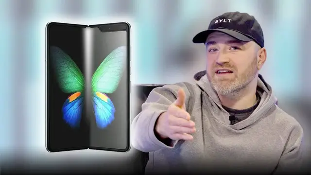 Video thumbnail for Galaxy Fold - NEW Footage Shows Crease