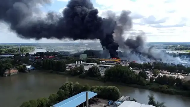 'Video thumbnail for Major warehouse fire in Hamburg’s port leaves six people injured'