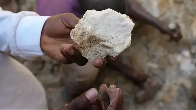 Video thumbnail for Nigeria and US sign deal to increase mining investment