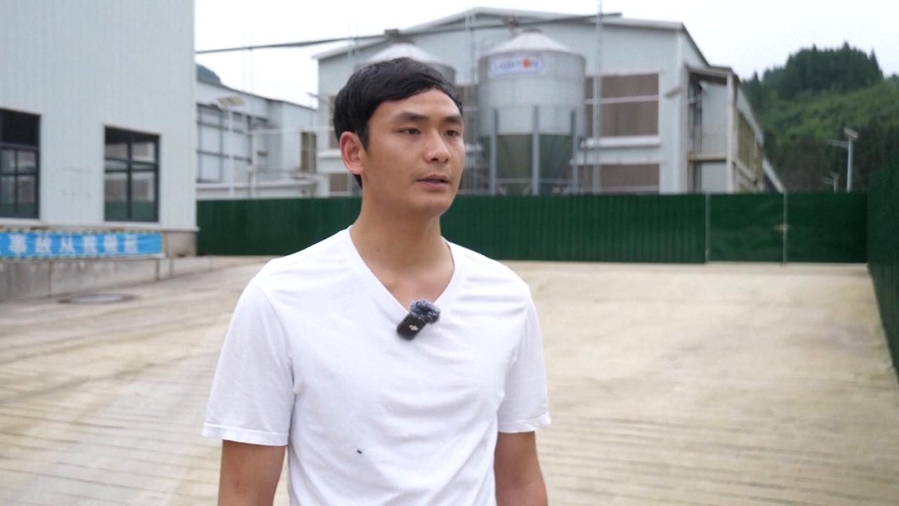 Video thumbnail for China: Chick it out: intelligent inspection robots help manage chicken farms in China.
