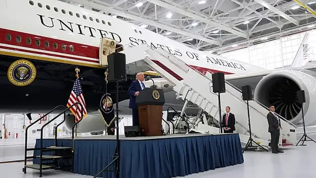 Video thumbnail for Oil 'pouring through' Strait of Hormuz, Trump says, as he unveils new Air Force One