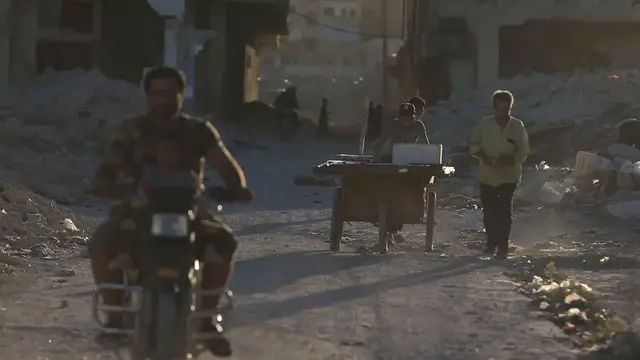 Video thumbnail for Syria: Damascus residents struggle with daily living conditions.