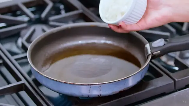 'Video thumbnail for Kick up your oatmeal breakfast with these everyday ingredients_(720P_HD)'