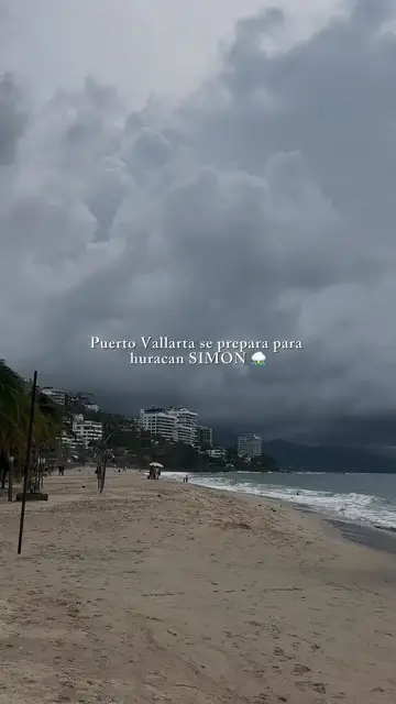 Video thumbnail for Puerto Vallarta Braces for Approaching Hurricane Simon