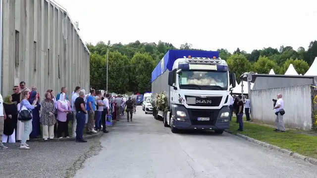 Video thumbnail for Bosnia and Herzegovina: Sarajevo bids farewell to 10 Srebrenica genocide victims ahead of July 11 burial.
